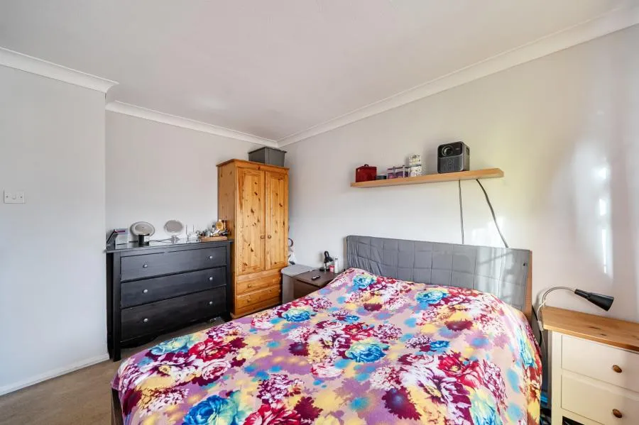 Mill Farm Avenue, Sunbury-on-Thames, TW16, photo 9