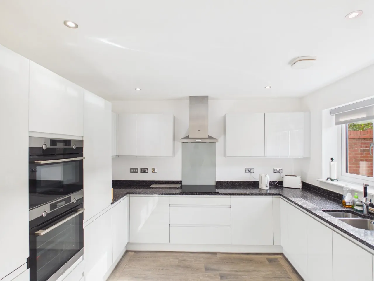 Astor Drive, Grappenhall, WA4, photo 2