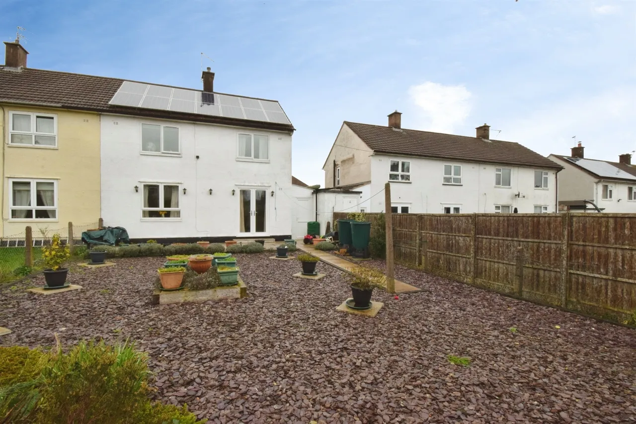 3 bed house for sale — Whitteney Drive North, Leicester