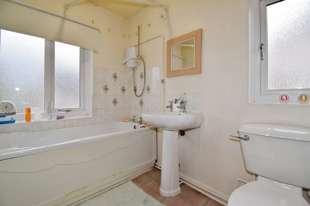 Whitteney Drive North, Leicester, photo 7