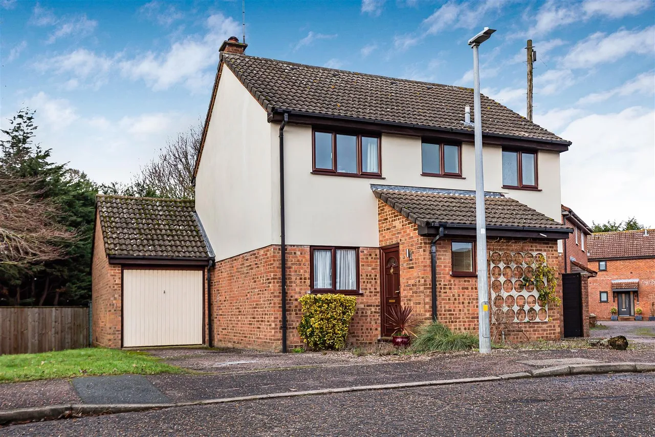 4 bed house for sale, Churchfields Drive, Steeple Bumpstead, CB9