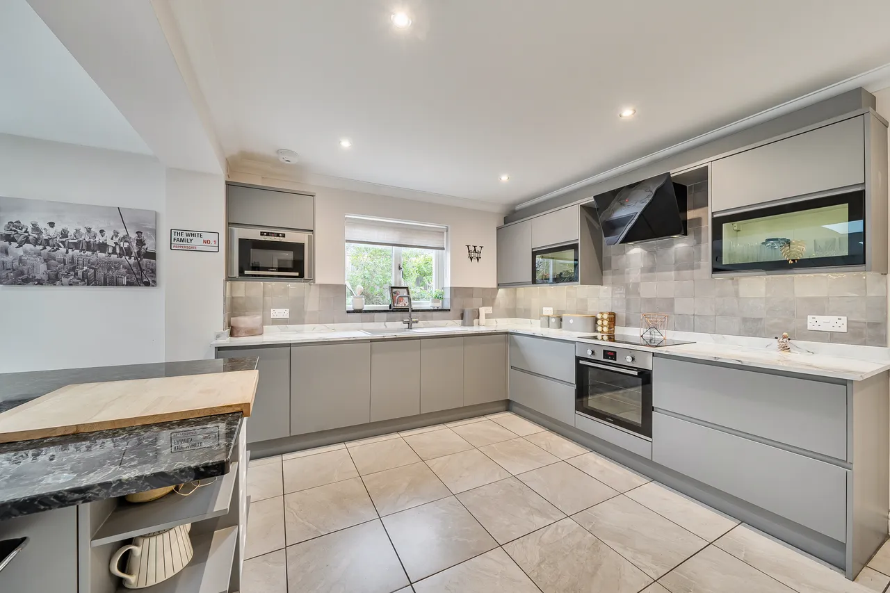 Peppersgate, Lower Beeding, RH13, photo 6