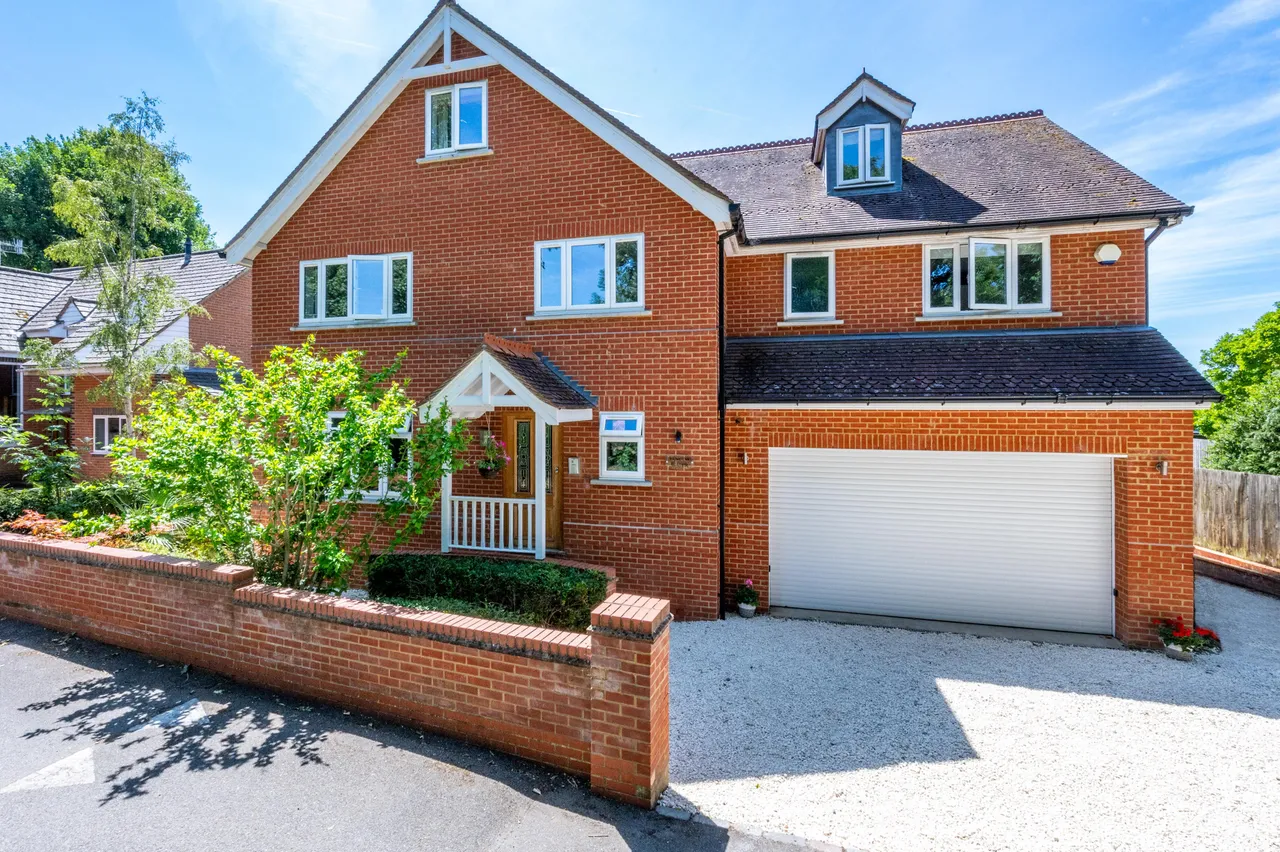 Bourne End, SL8, photo 30