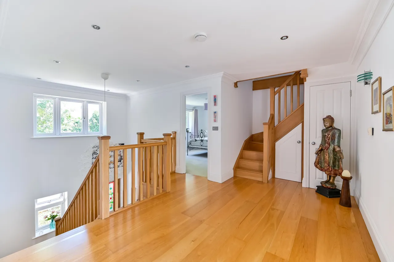 Bourne End, SL8, photo 29