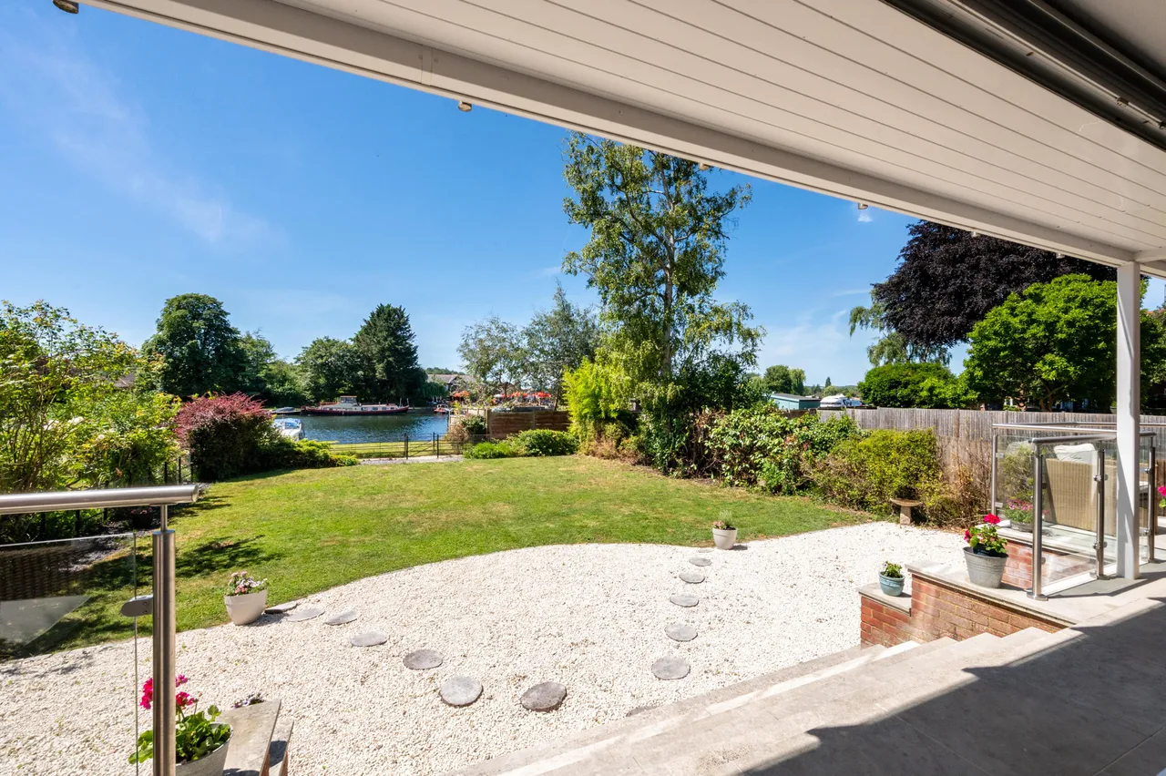 Bourne End, SL8, photo 6