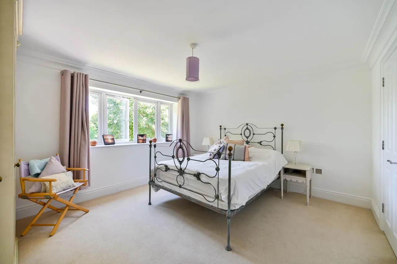 Bourne End, SL8, photo 26