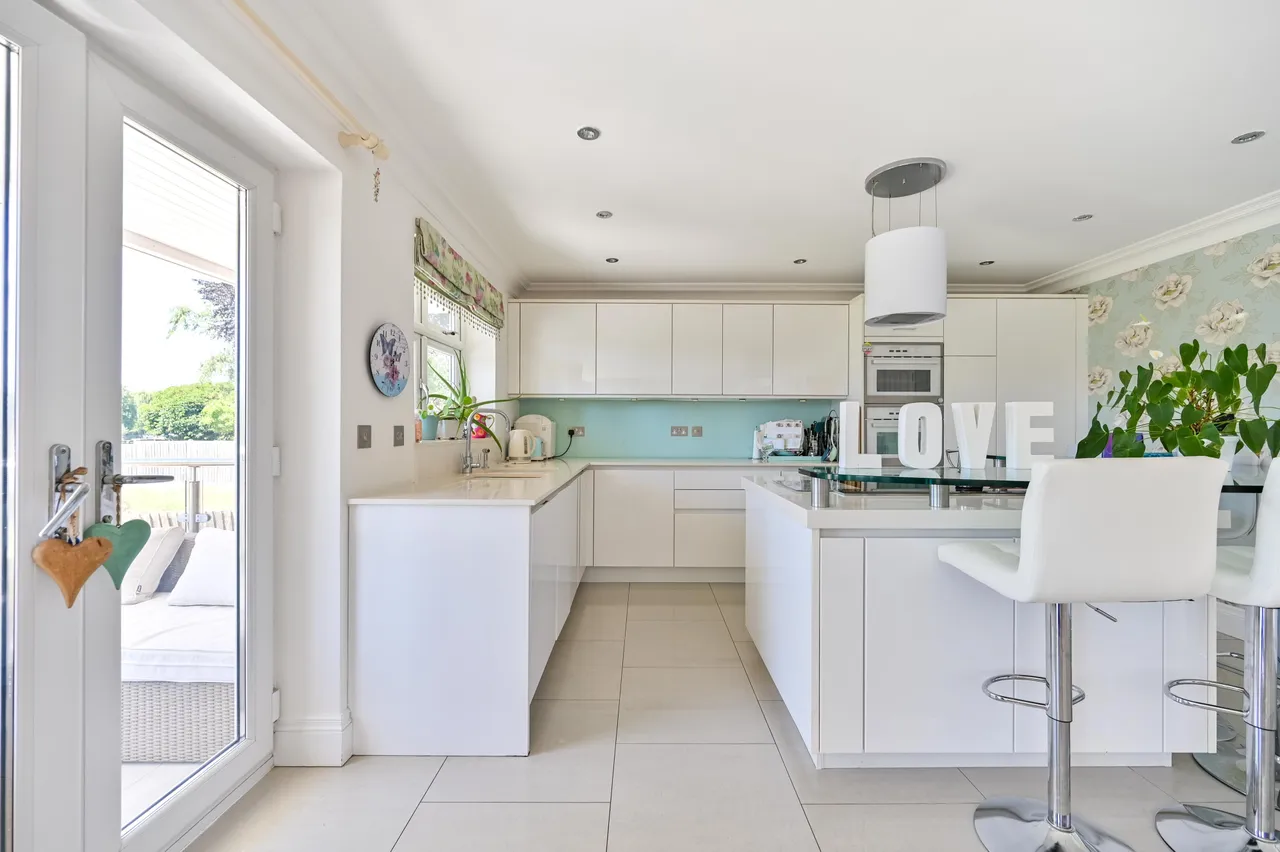 Bourne End, SL8, photo 10