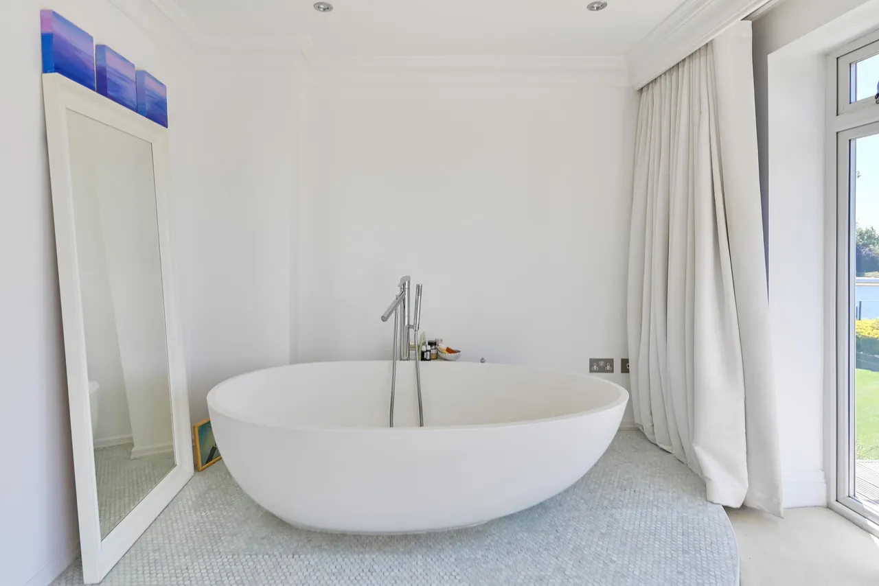 Bourne End, SL8, photo 15