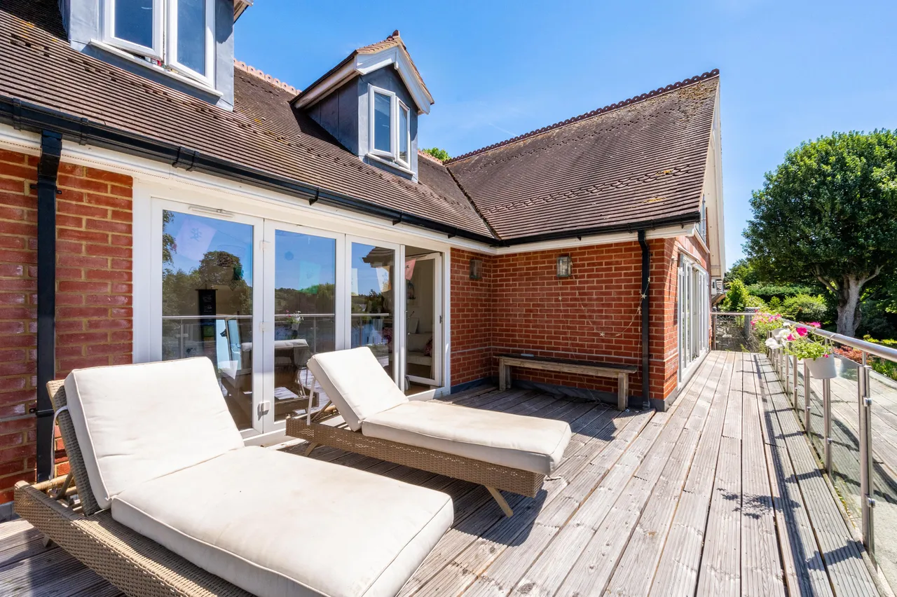 Bourne End, SL8, photo 24