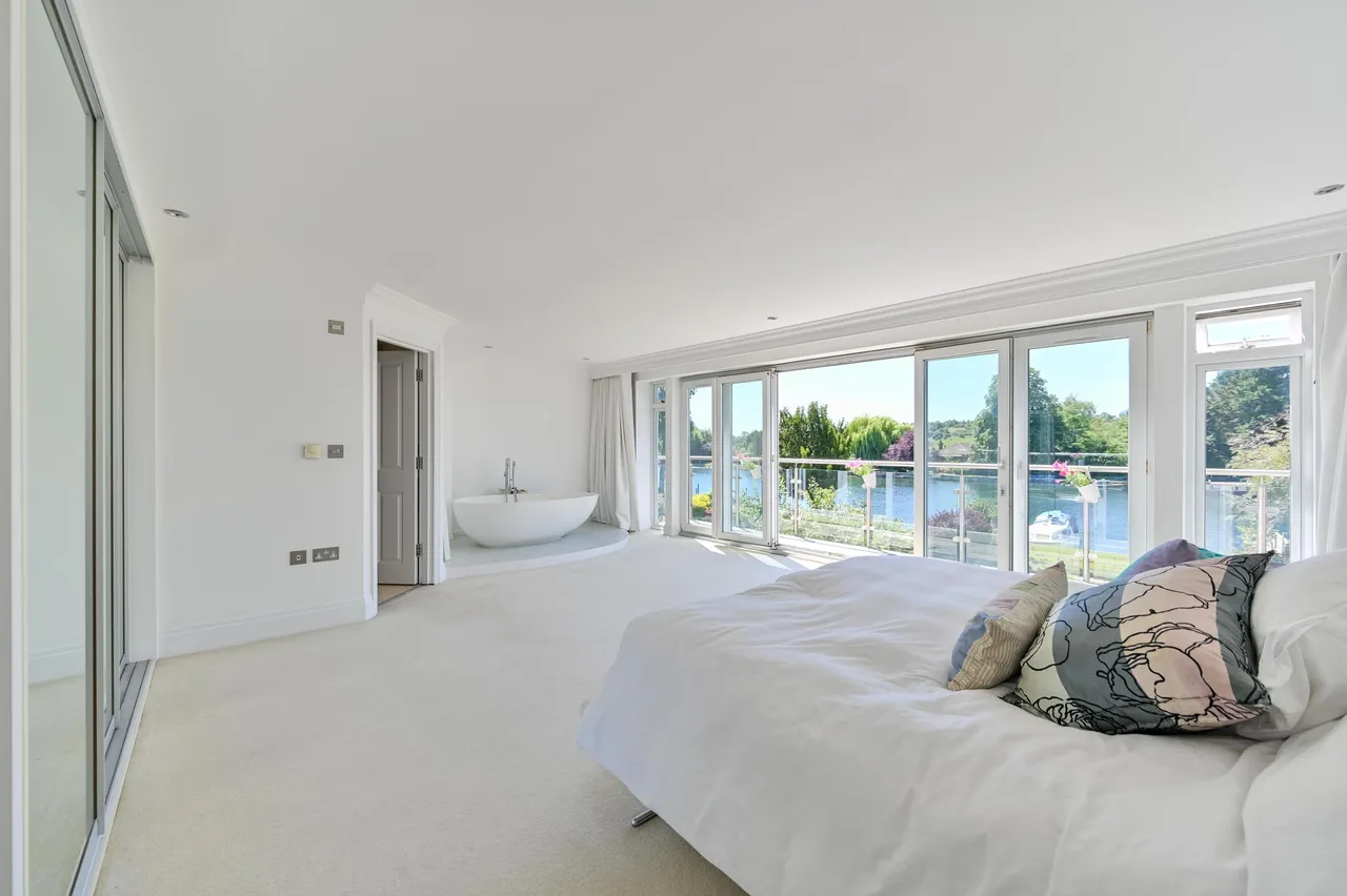 Bourne End, SL8, photo 14