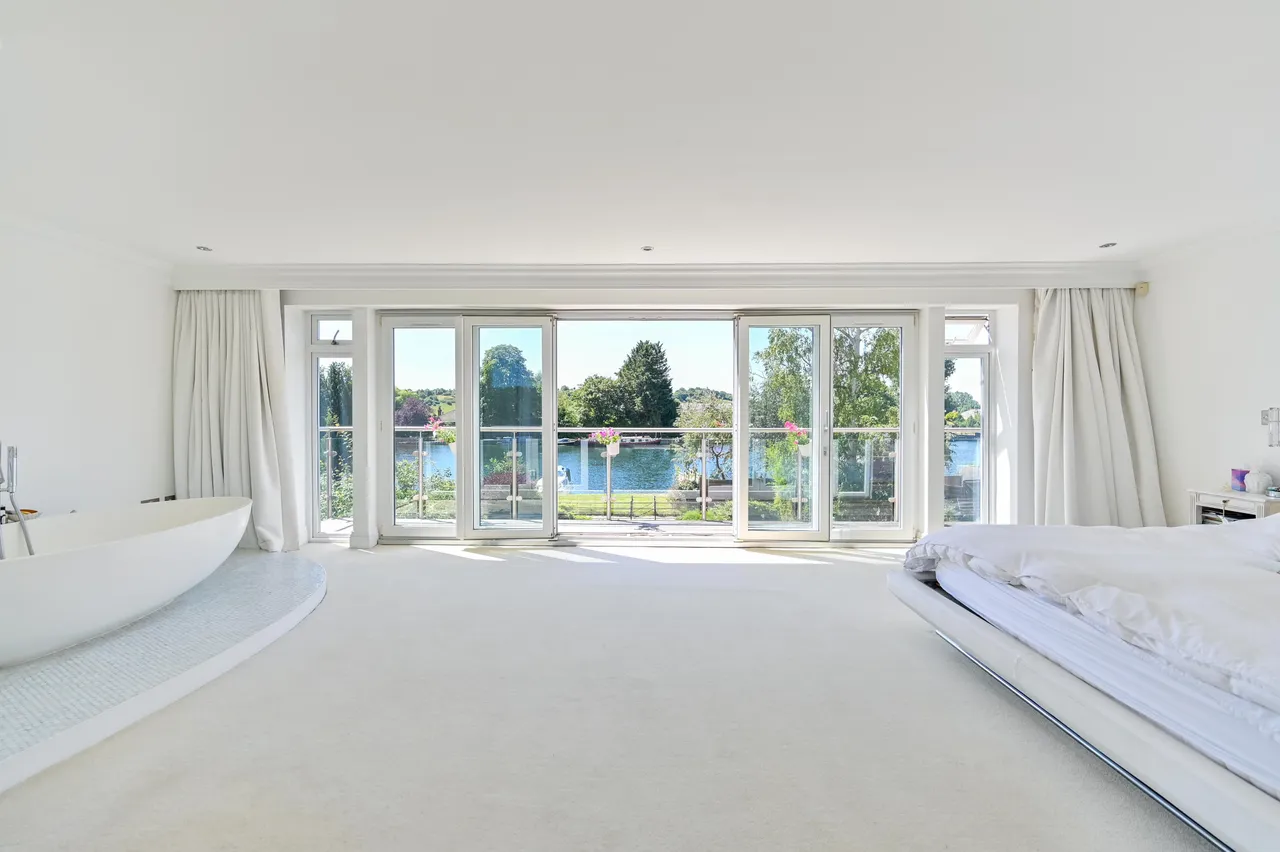 Bourne End, SL8, photo 13