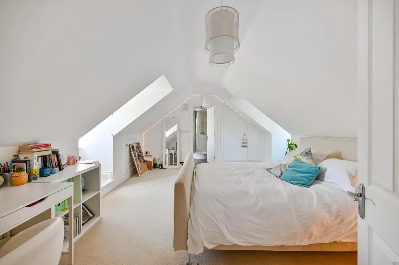 Bourne End, SL8, photo 23