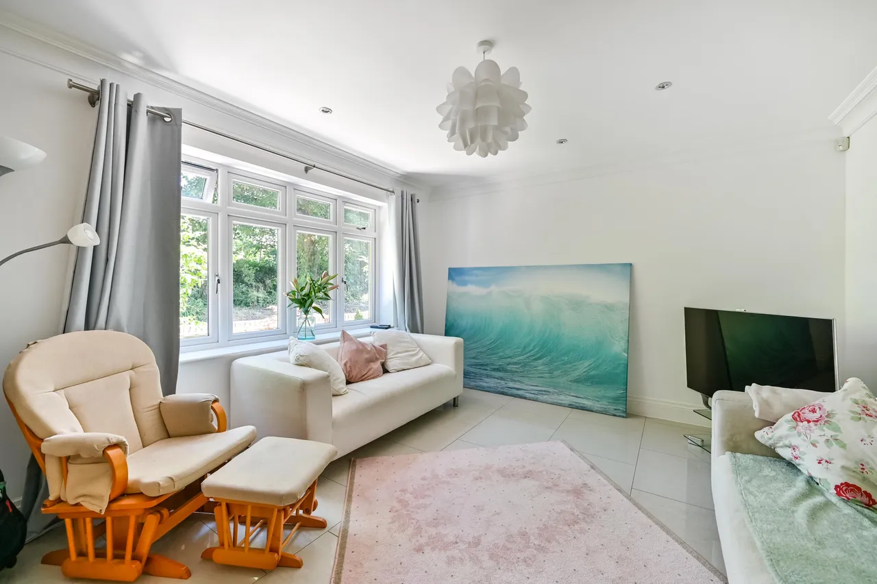 Bourne End, SL8, photo 28