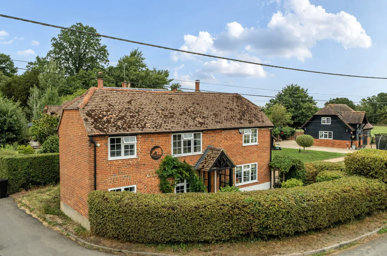 4 bed house for sale, Church Lane, Farley Hill, RG7