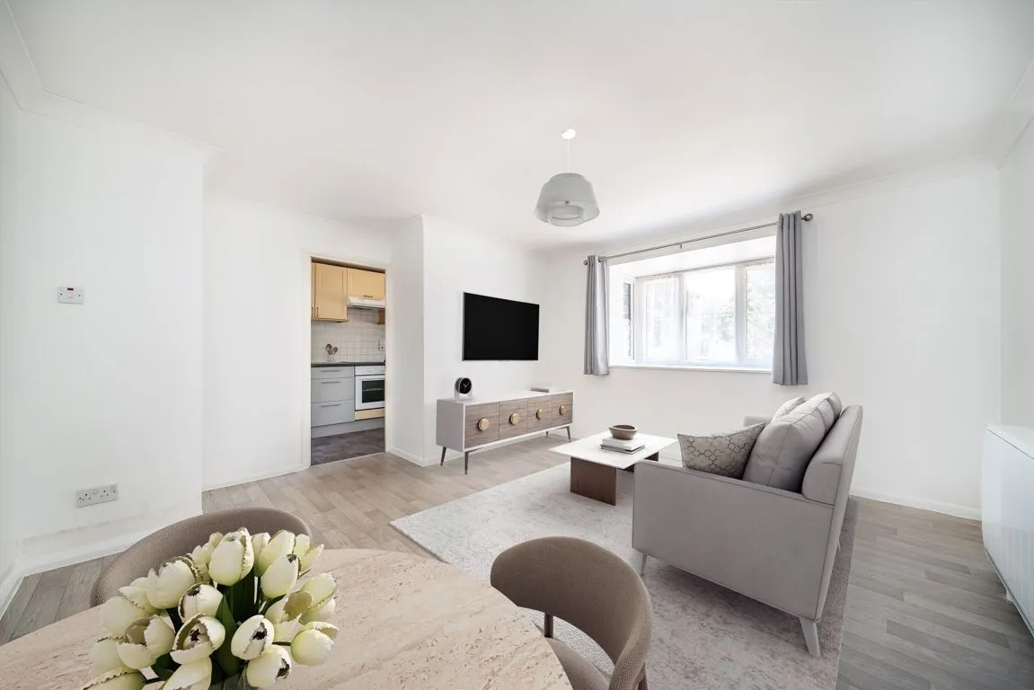 Redford Close, TW13, photo 2