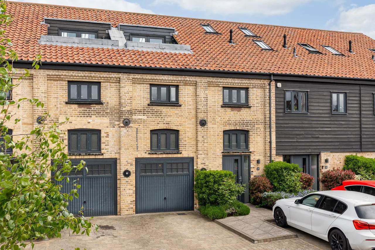 Brewery Yard Watton Road, Ware, SG12 0GF, photo 2