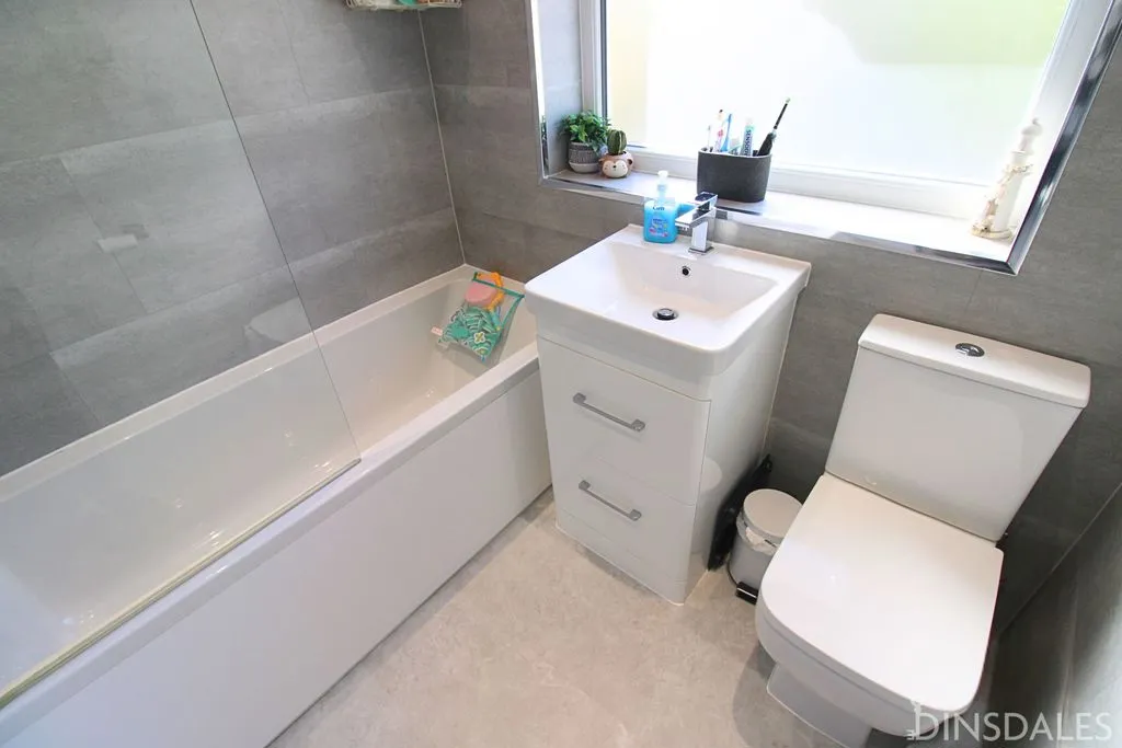 Ascot Drive, Bradford BD7 4NN, photo 5