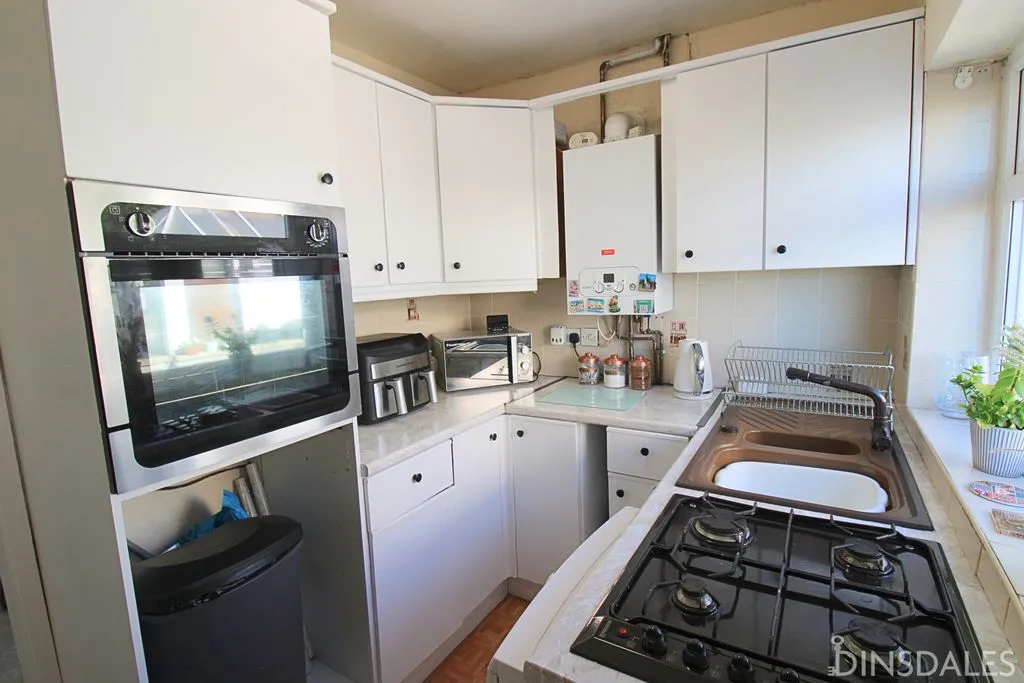 Ascot Drive, Bradford BD7 4NN, photo 2