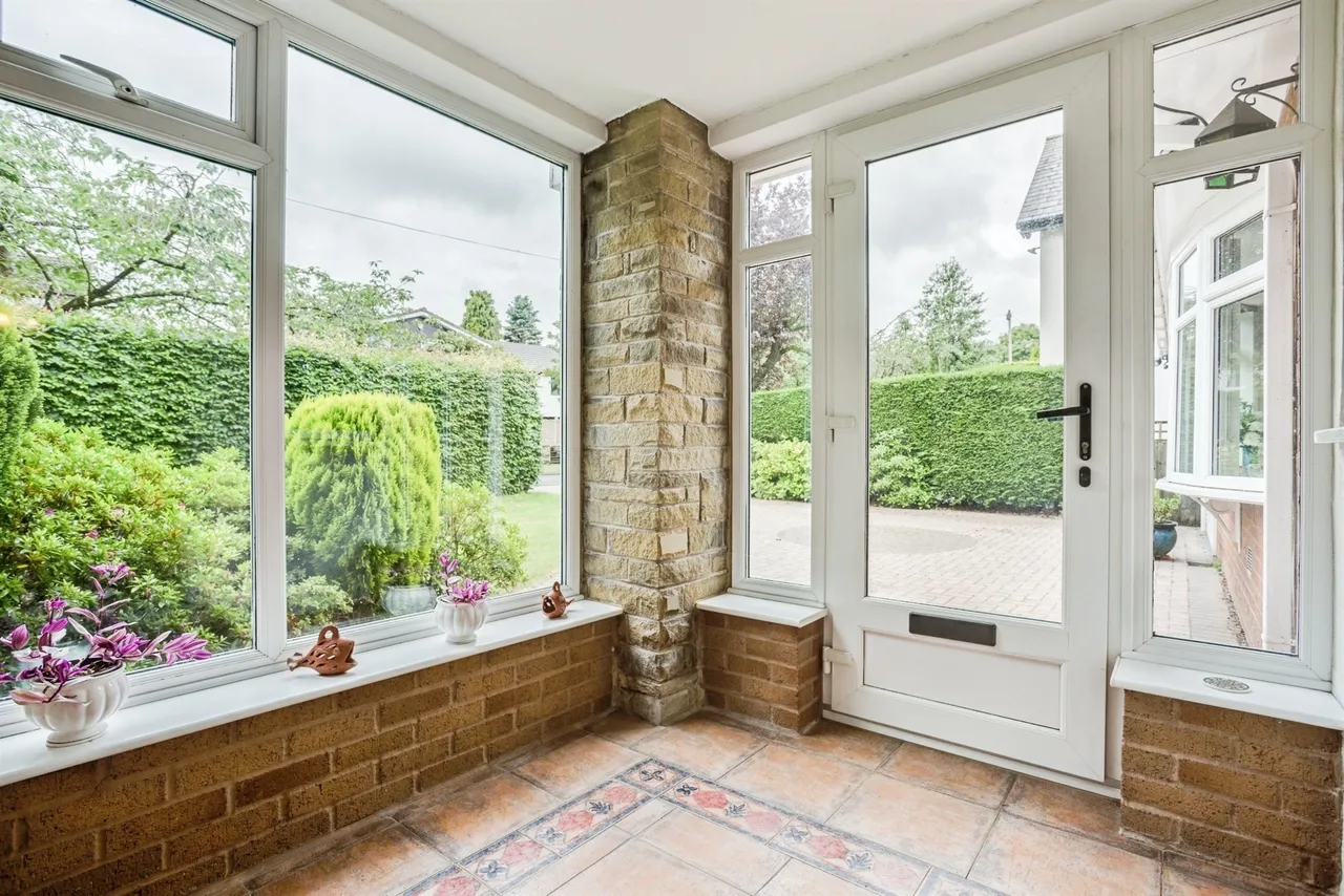 Woodthorpe Park Drive, WAKEFIELD, photo 2