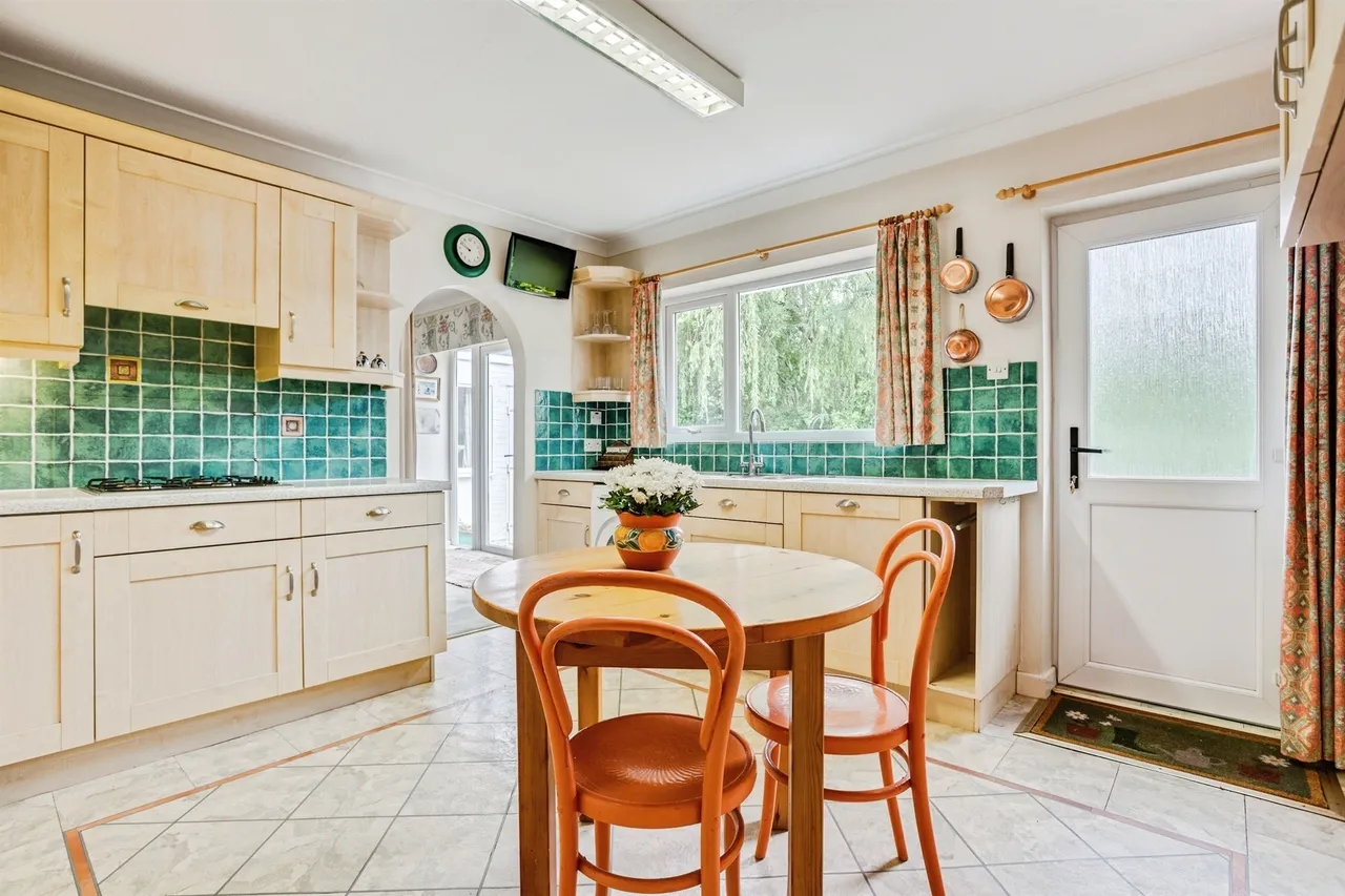 Woodthorpe Park Drive, WAKEFIELD, photo 6