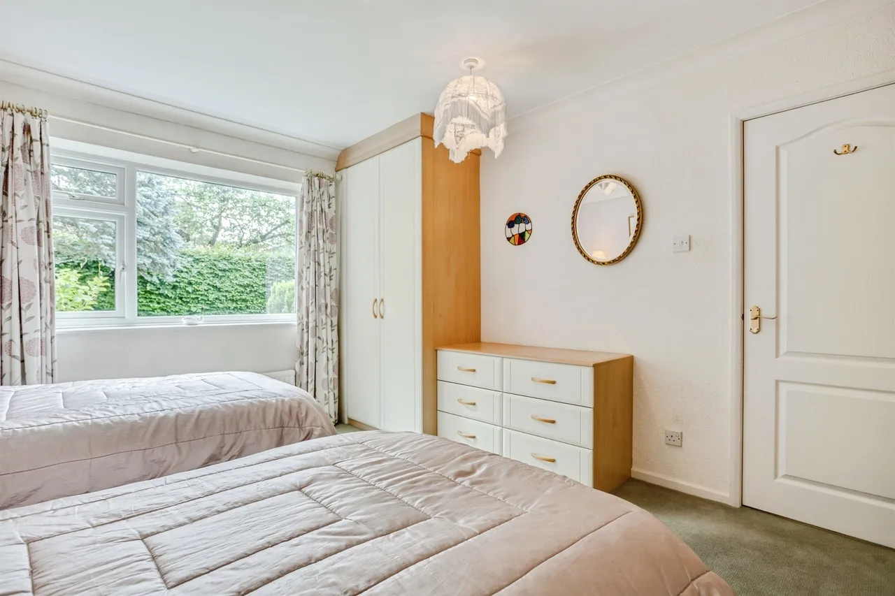 Woodthorpe Park Drive, WAKEFIELD, photo 10