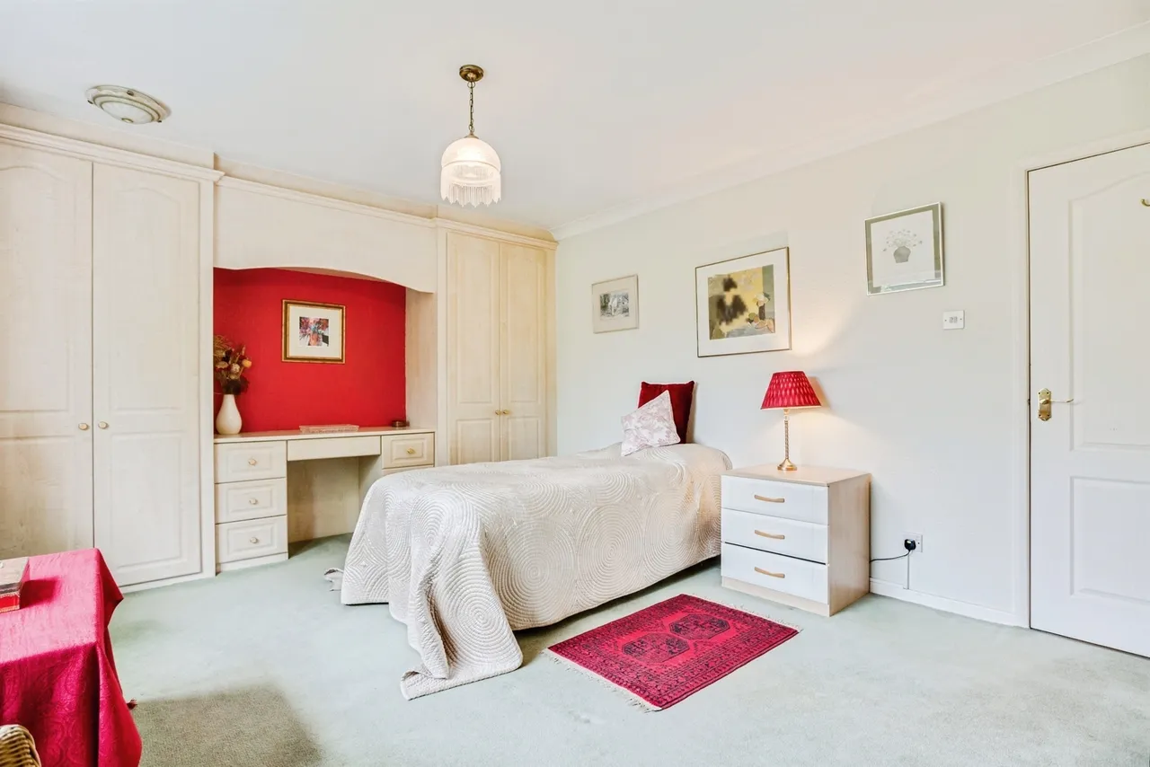 Woodthorpe Park Drive, WAKEFIELD, photo 12