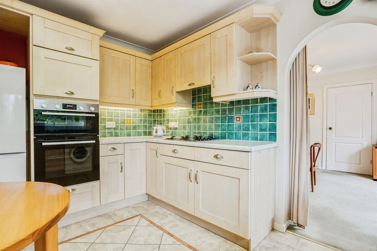 Woodthorpe Park Drive, WAKEFIELD, photo 5