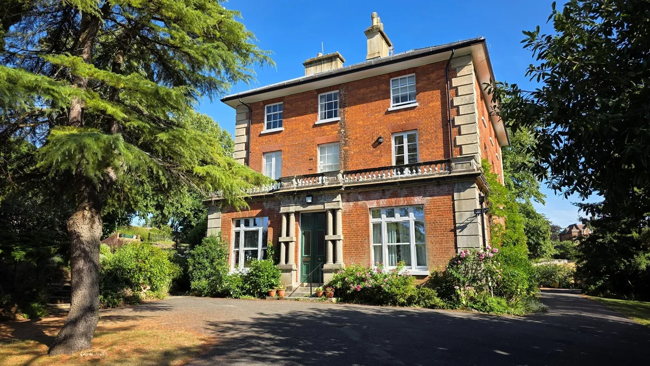 1 bed flat for sale — Rose Hill, Dorking