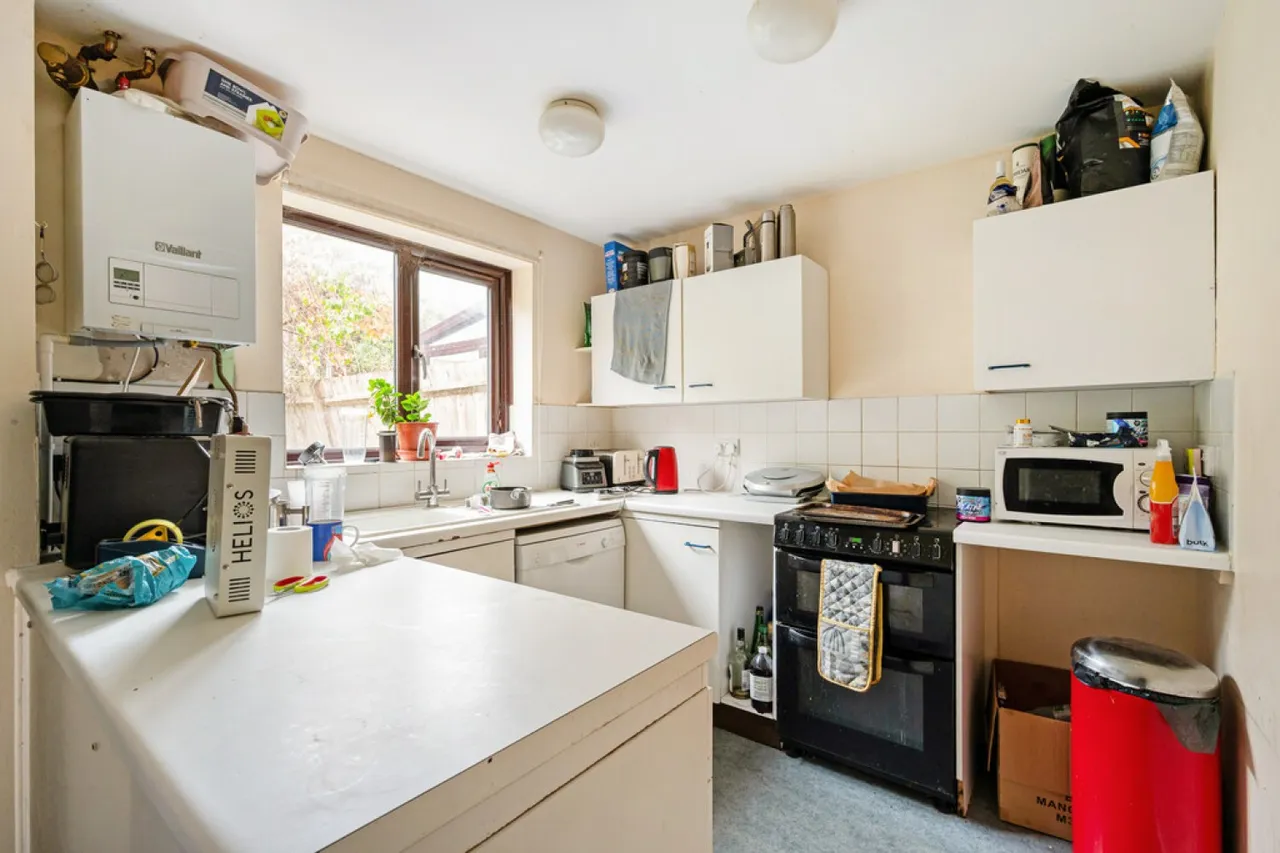 Honeysuckle Close, Badger Farm, SO22, photo 5
