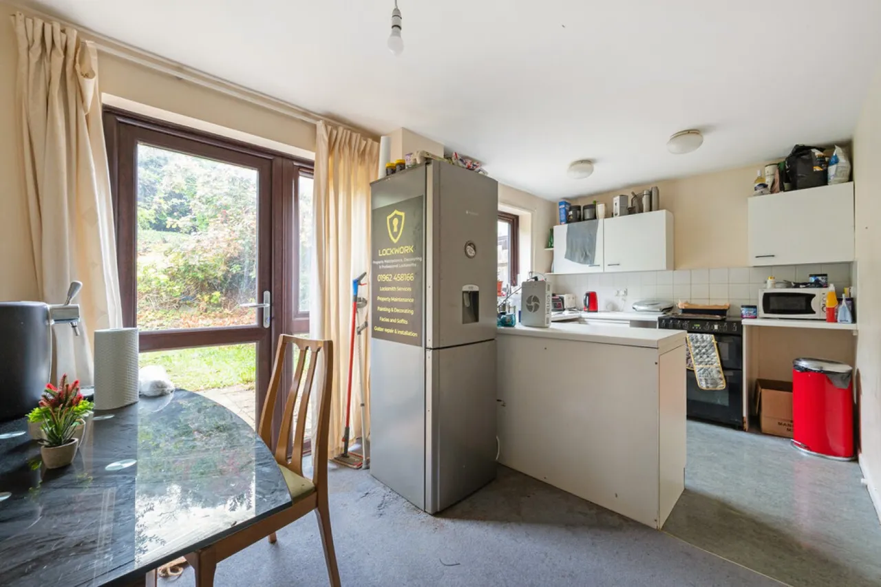 Honeysuckle Close, Badger Farm, SO22, photo 8