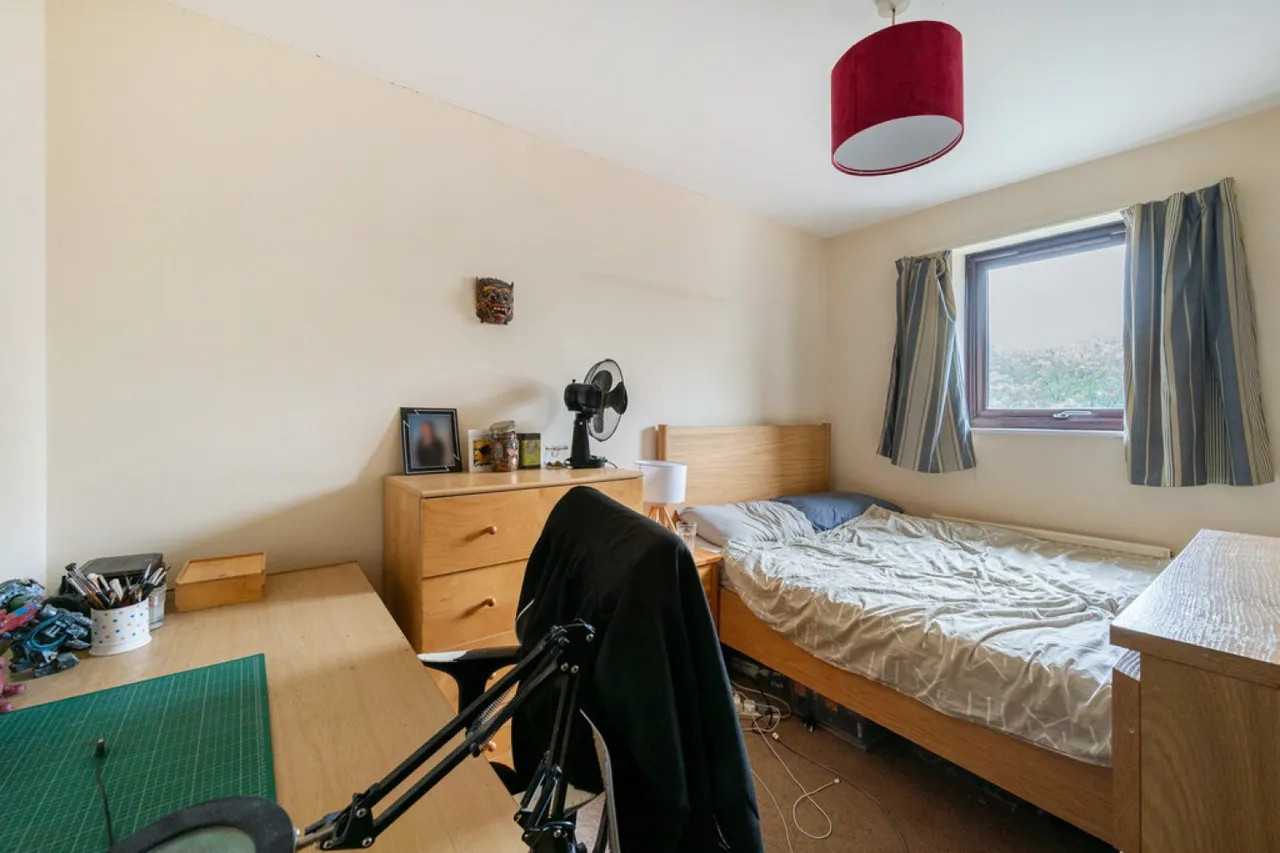 Honeysuckle Close, Badger Farm, SO22, photo 13