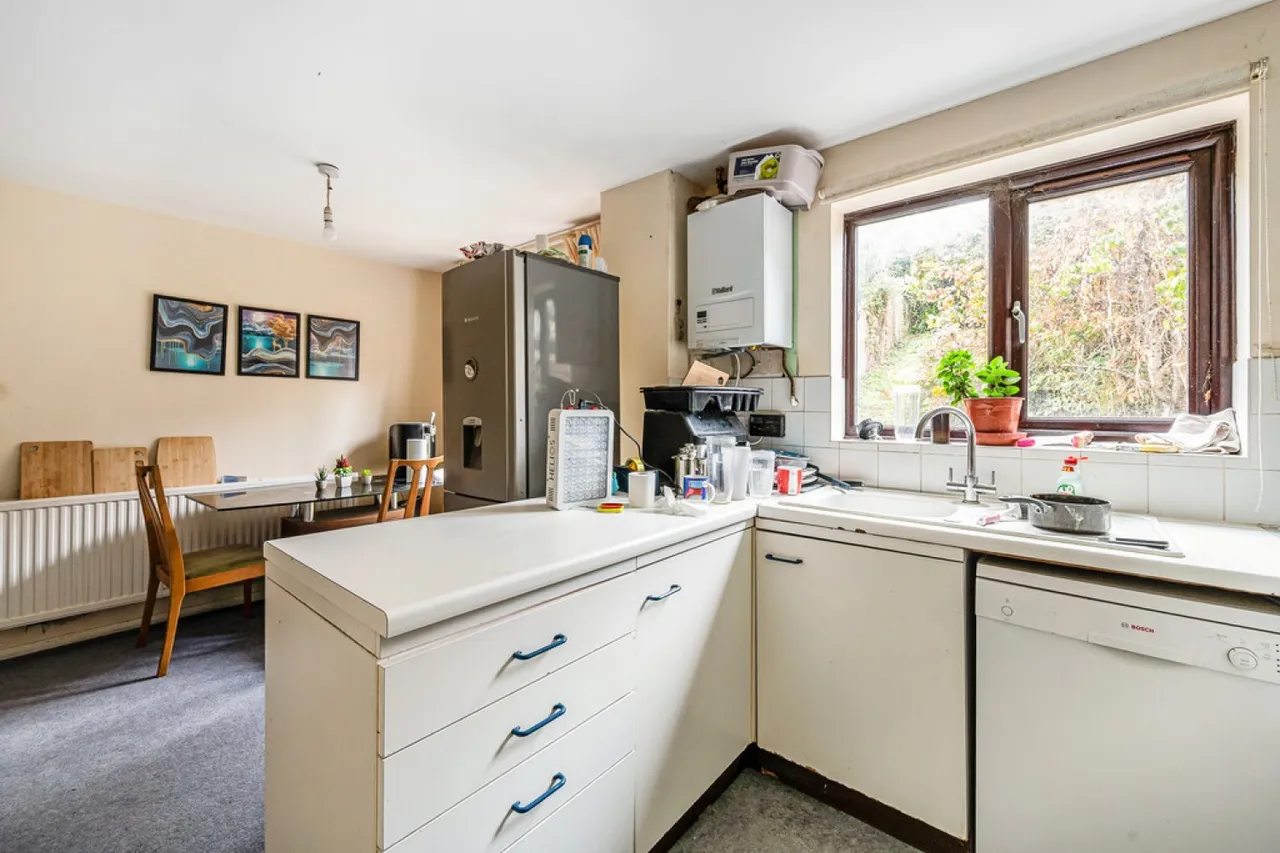 Honeysuckle Close, Badger Farm, SO22, photo 6