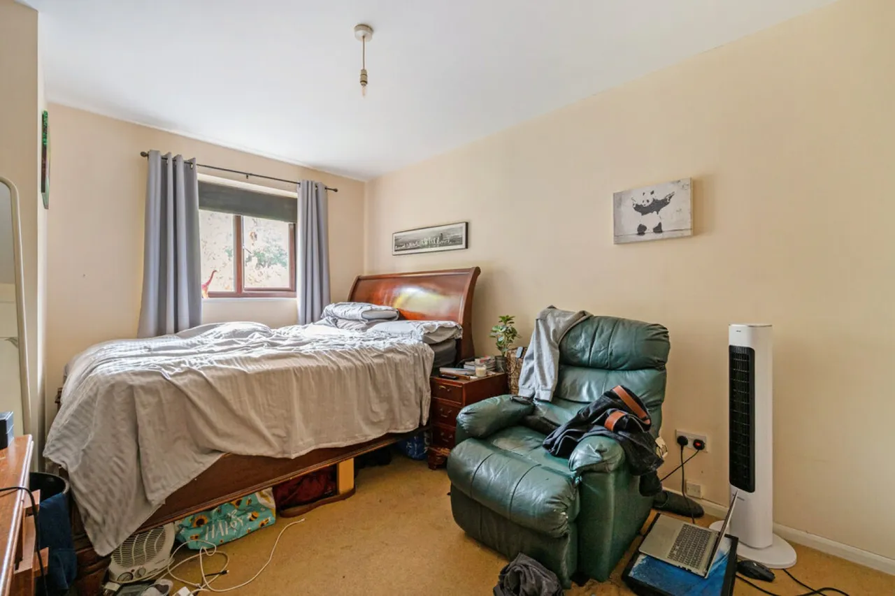 Honeysuckle Close, Badger Farm, SO22, photo 12