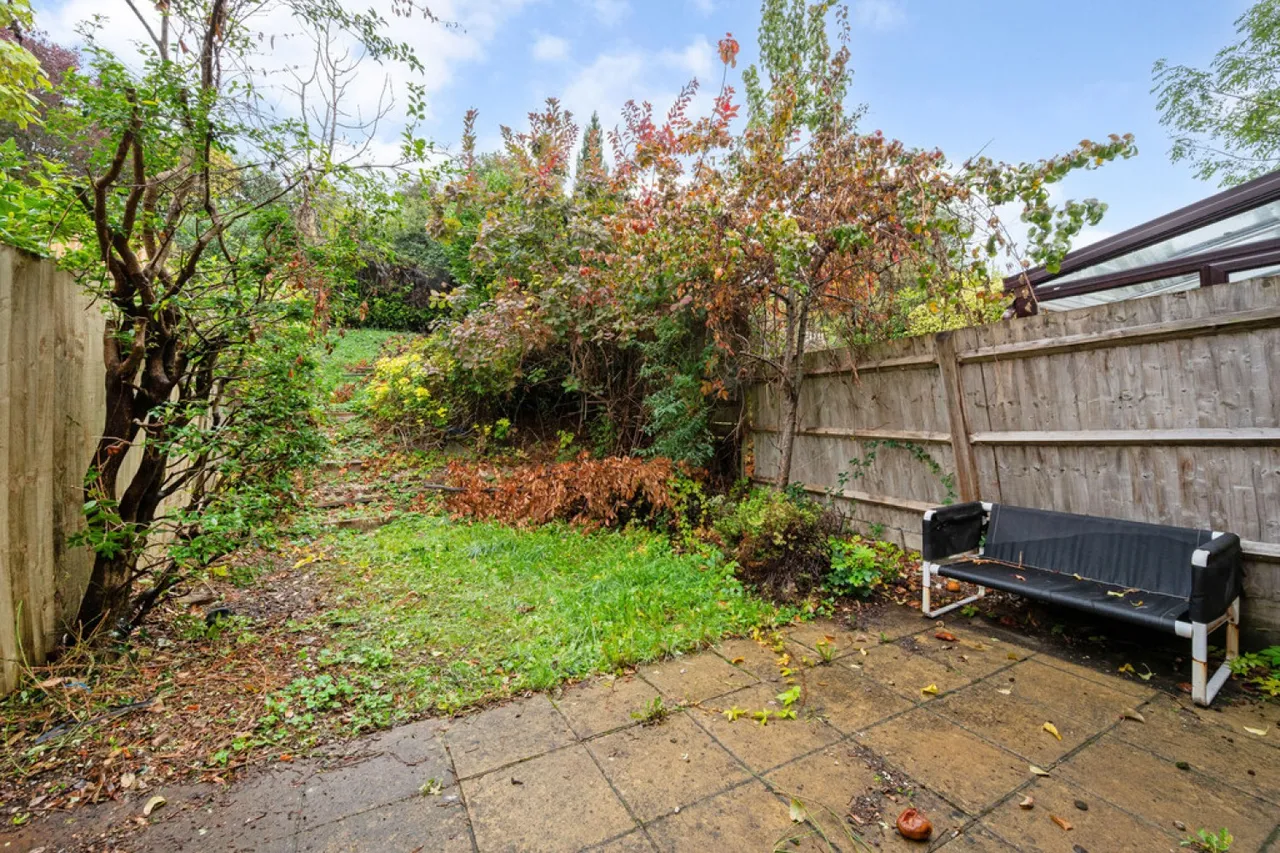 Honeysuckle Close, Badger Farm, SO22, photo 16