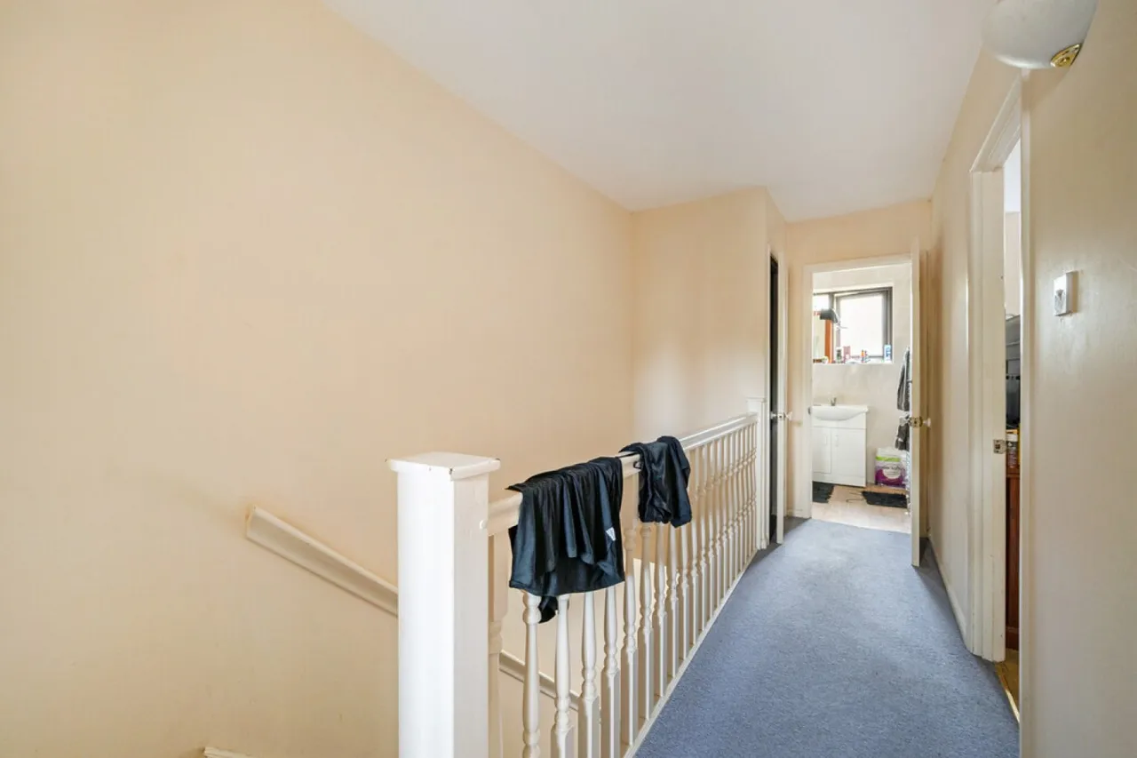 Honeysuckle Close, Badger Farm, SO22, photo 10