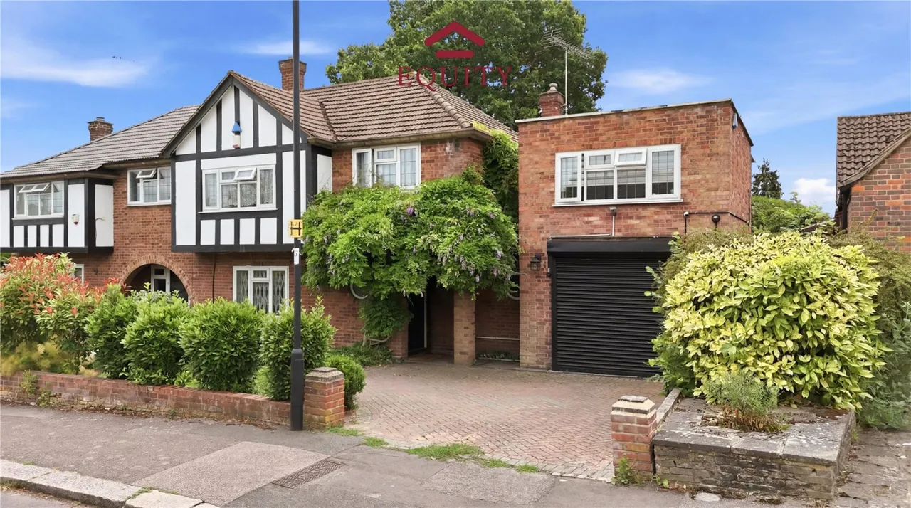 5 bed house for sale, Bycullah Road, Enfield