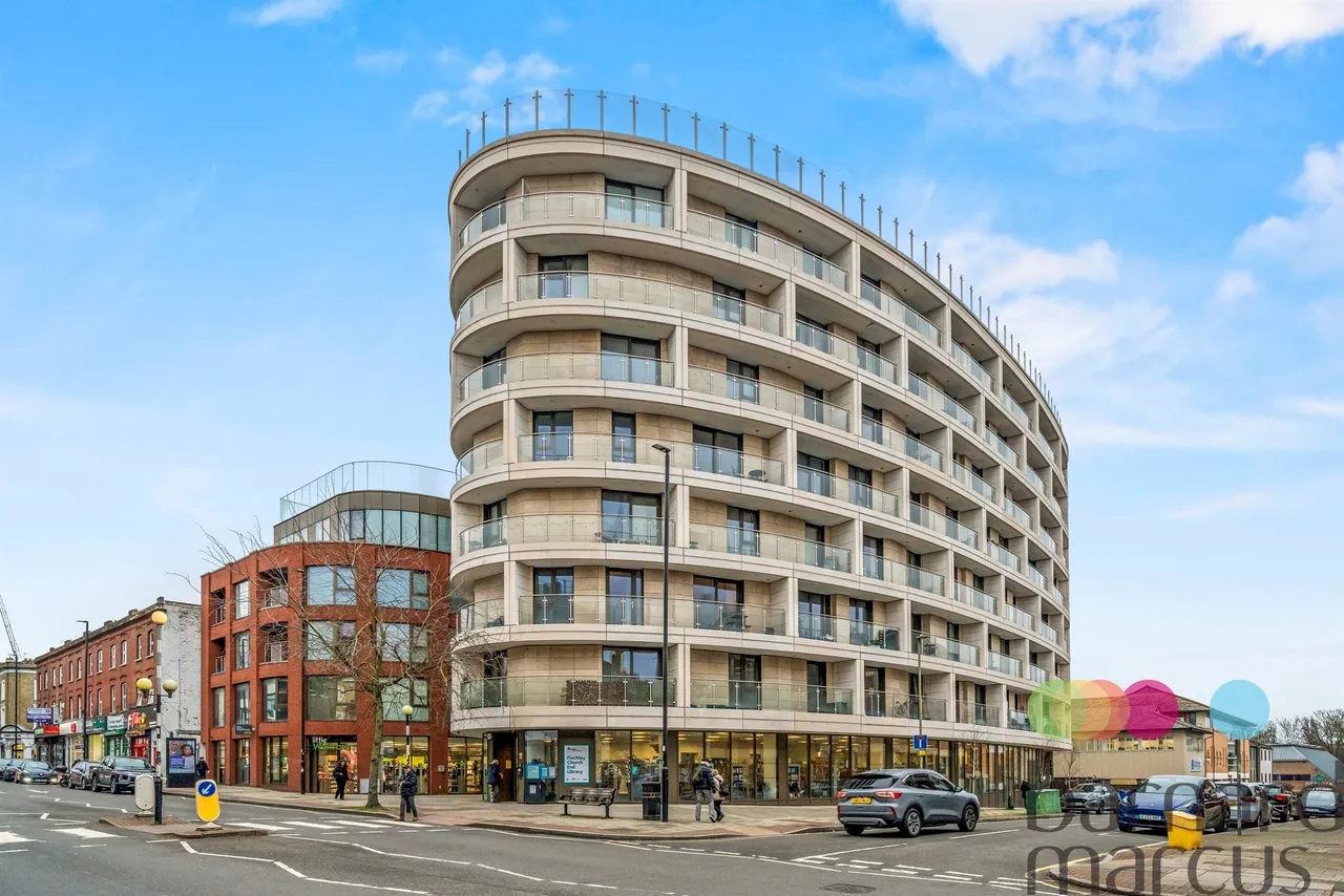 2 bed flat for sale — Regents Park Road, London
