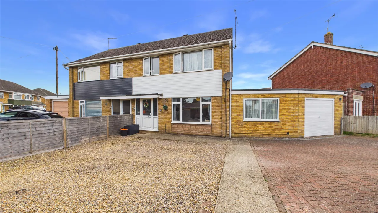4 bed house for sale — Rycroft Avenue, Deeping St James, Peterborough