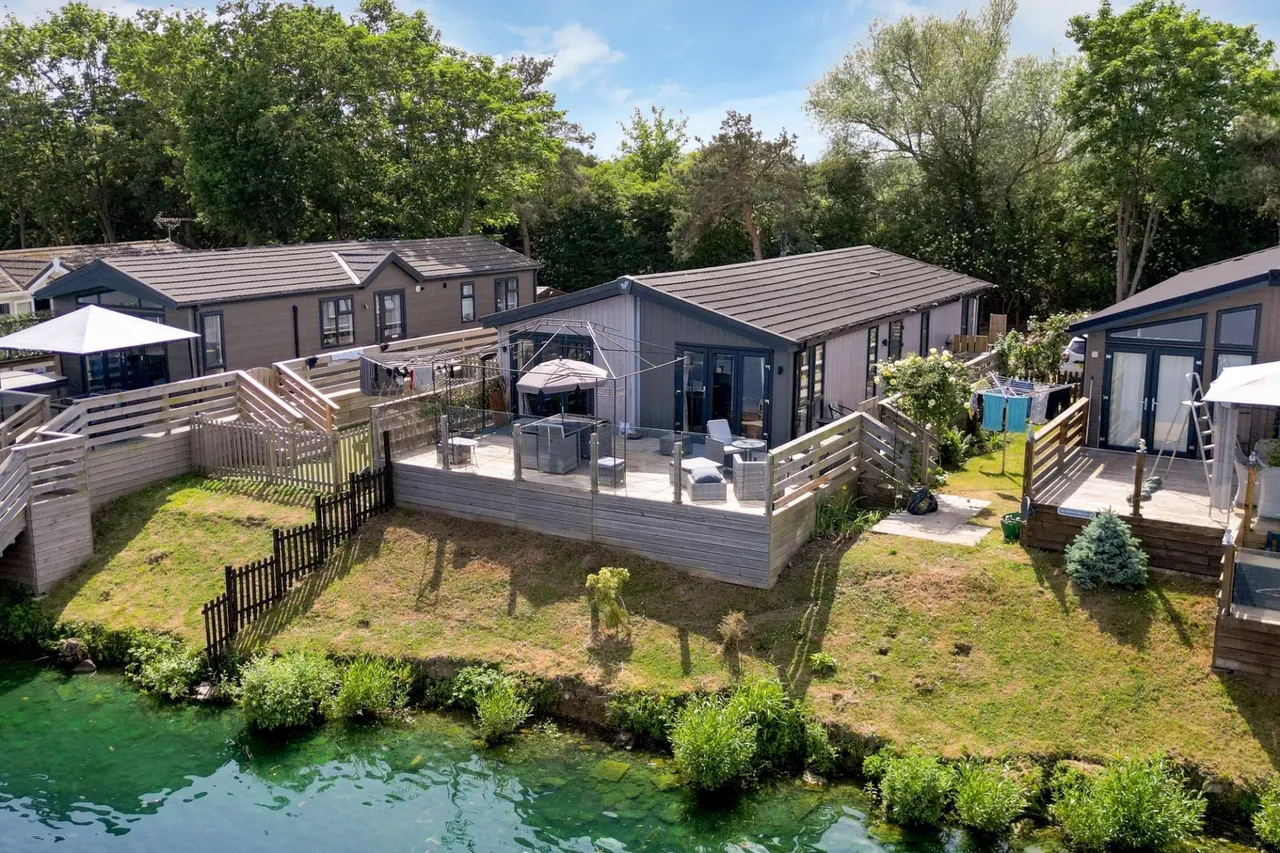 2 bed lodge for sale, Barholm Road, Tallington, PE9