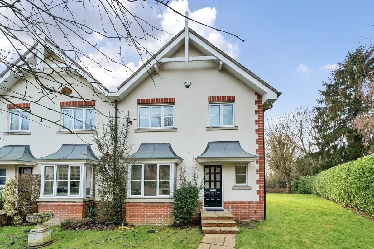 2 bed house to rent — Amerden Lakes Maidenhead SL6
