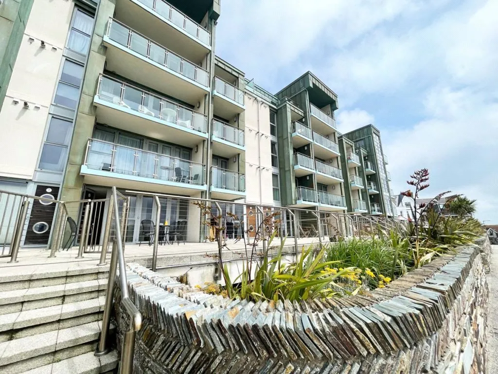 2 bed property for sale, Headland Road, Newquay, TR7