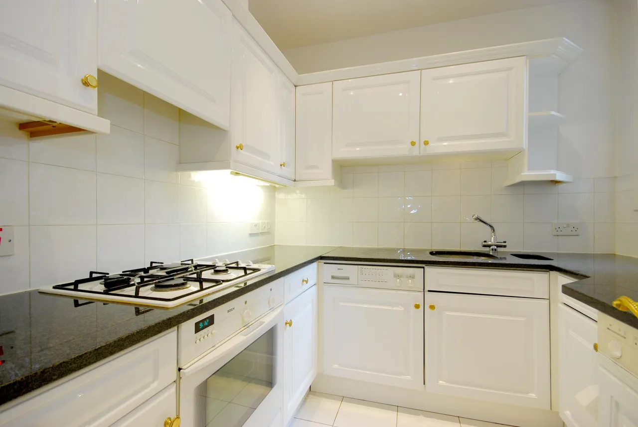 2 bed flat to rent, Lyndhurst Road, Hampstead, NW3