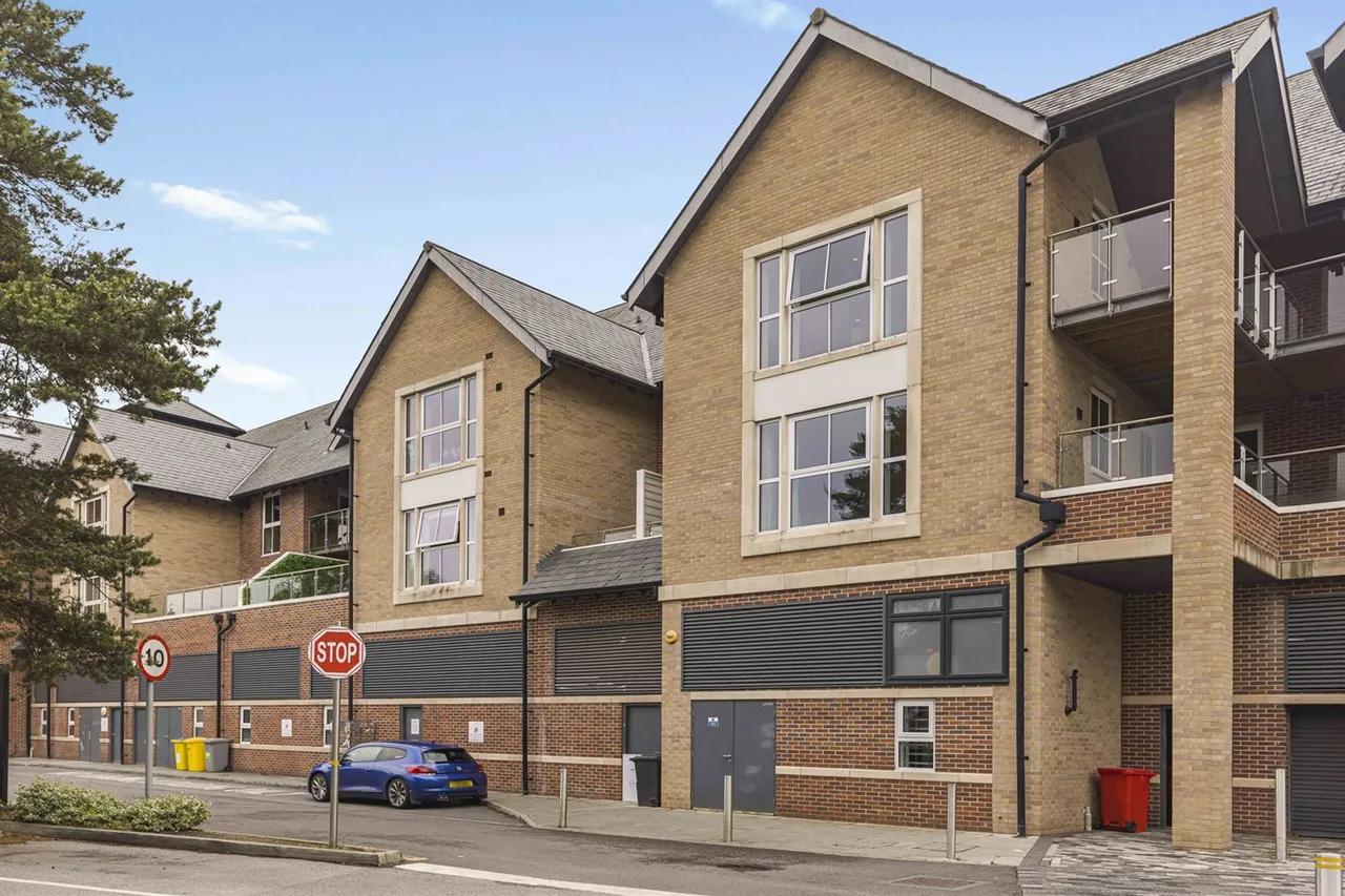 Hale Road, Altrincham, photo 14