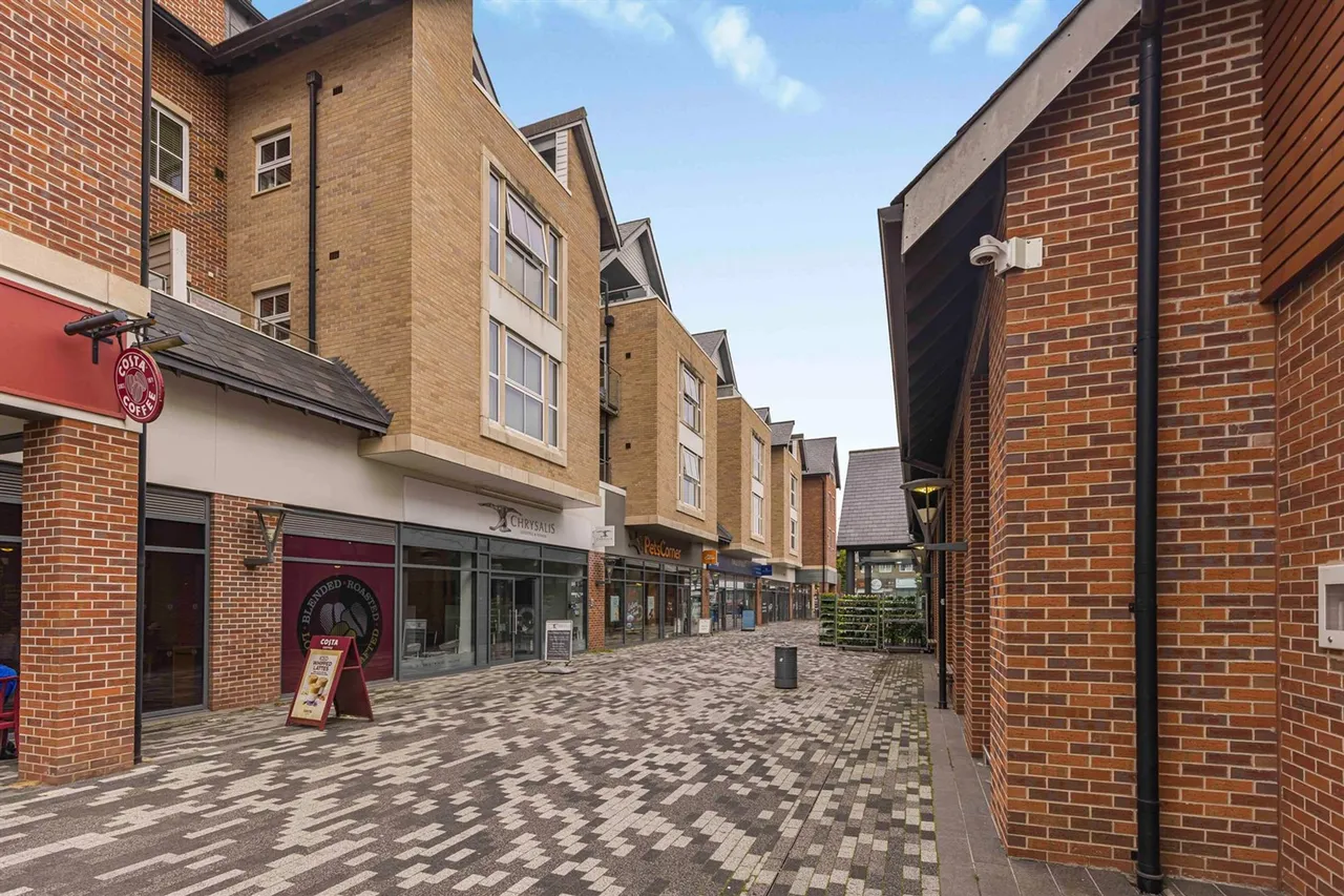 Hale Road, Altrincham, photo 13