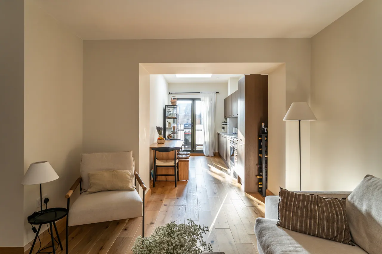 Clapham High Street, London, SW4, photo 6