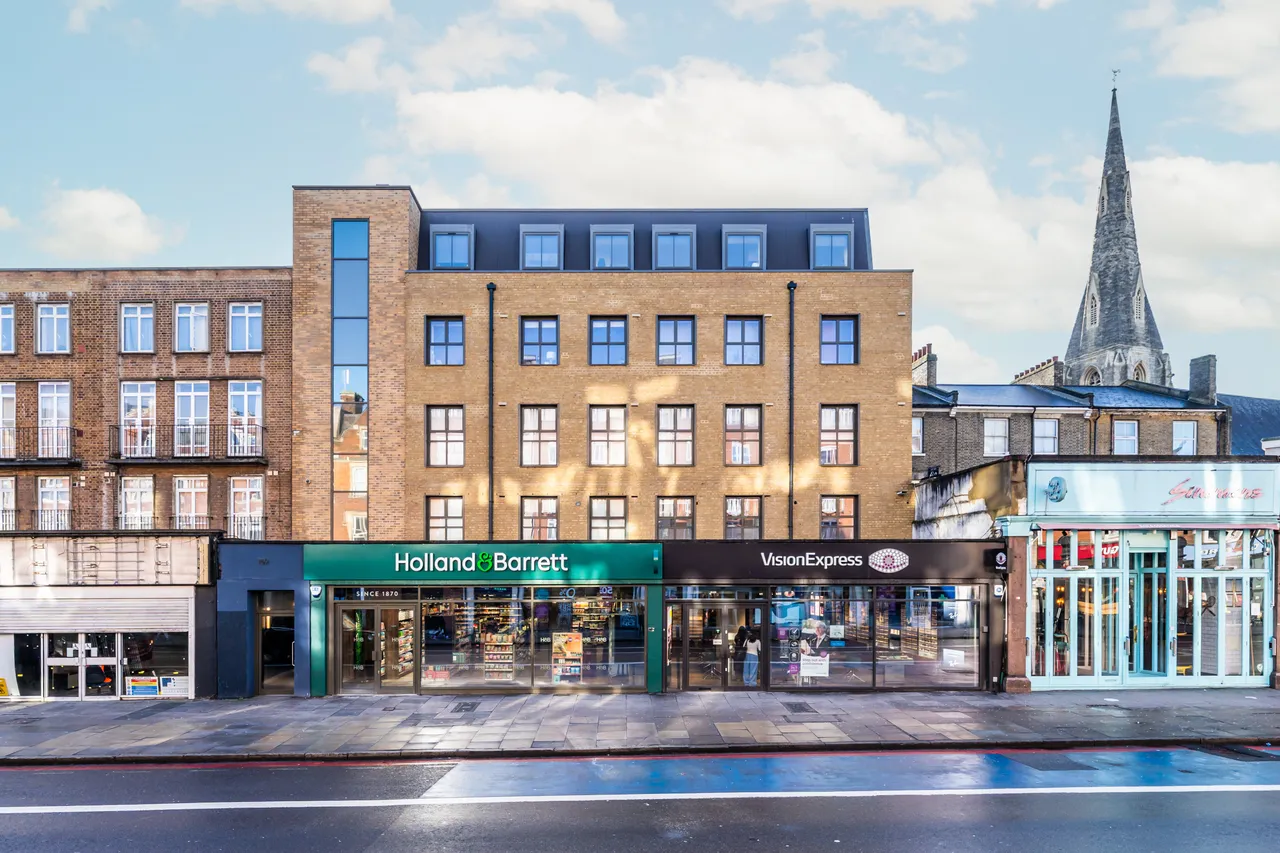 Clapham High Street, London, SW4, photo 2