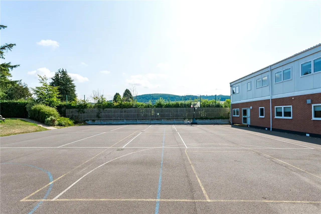 Sarn, Newtown, photo 37