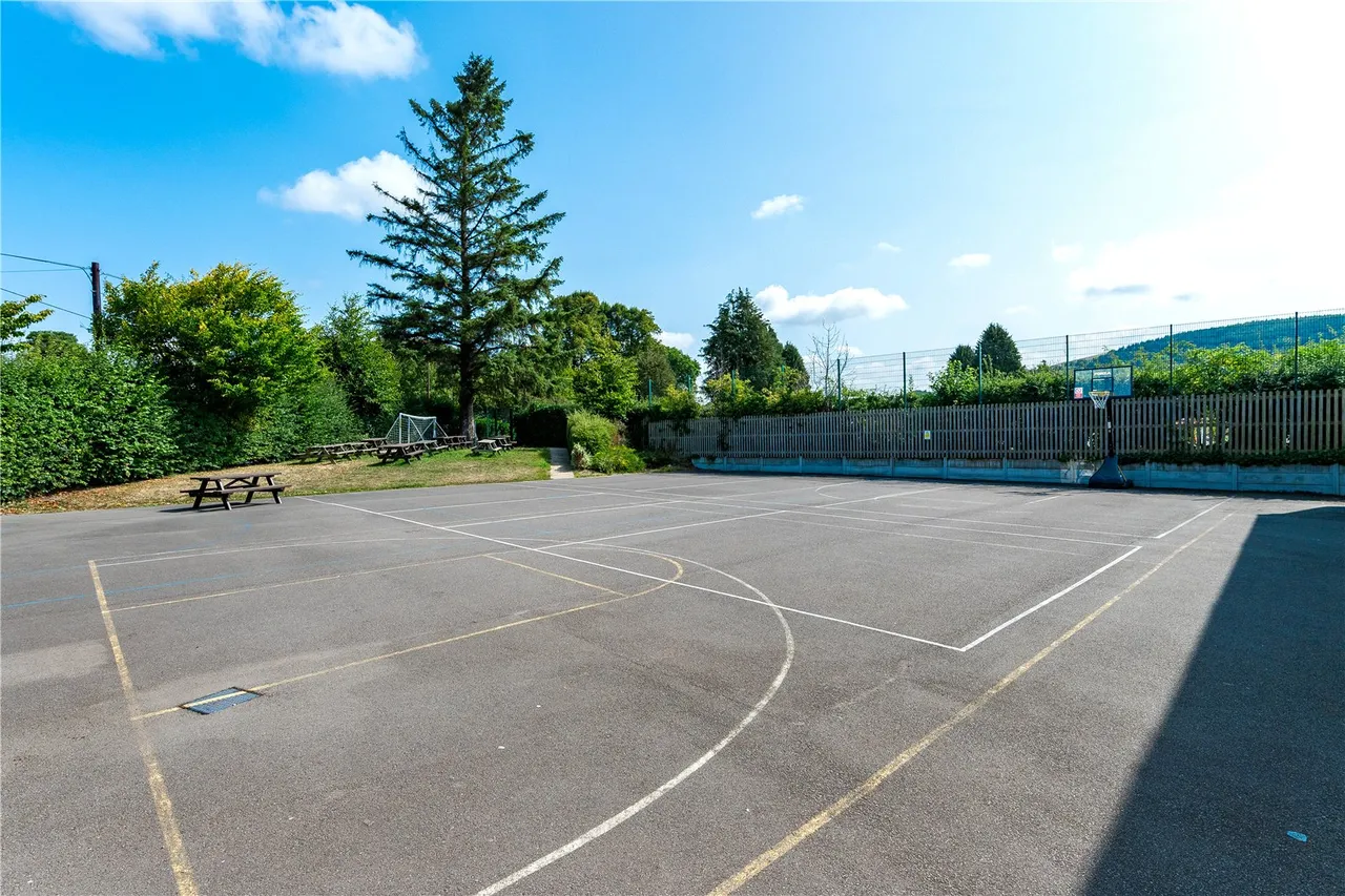 Sarn, Newtown, photo 15