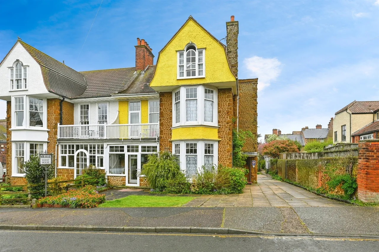 5 bed house for sale — Boston Square, Hunstanton