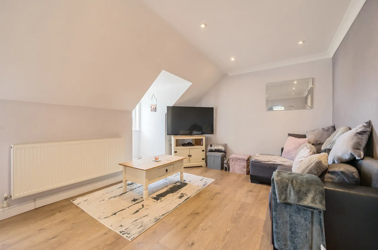 Roebuck Estate, Binfield, Bracknell, Berkshire, RG42 4DD, photo 2